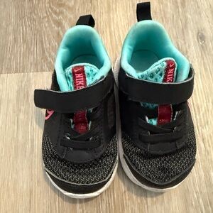 Nike Kids Black and Teal Sneakers